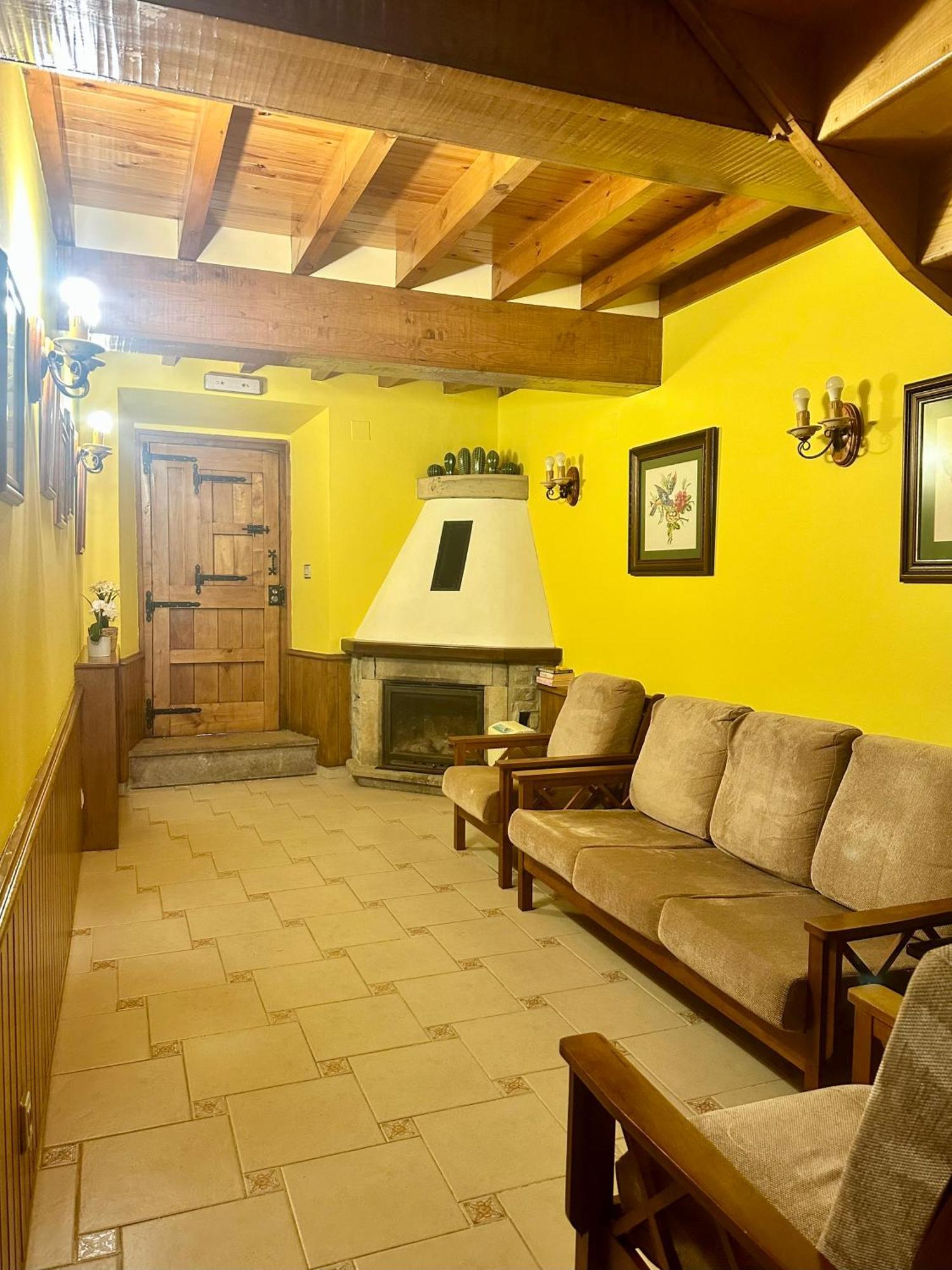 Casa Rural El Torrejon Arenas De Cabrales Exteriör bild